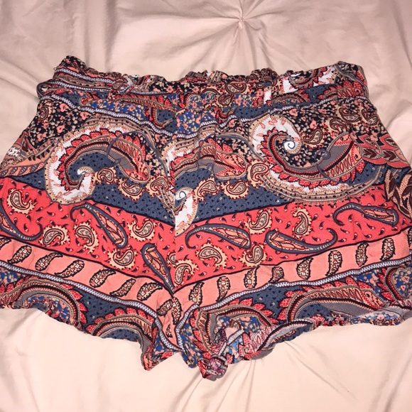 Paisley Printed Flowy Shorts - Picture 3 of 3